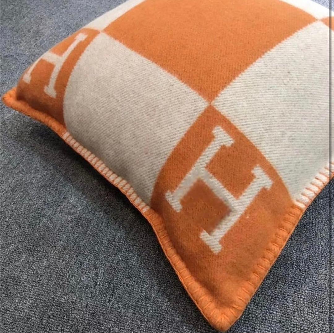 「新品」Hロゴ入り クッションカバー 45×45 オレンジ
