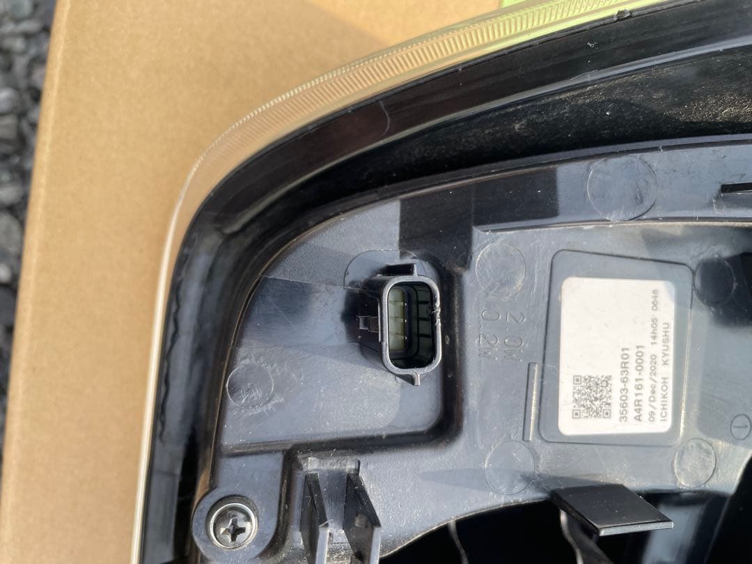 フレア　右テールランプ