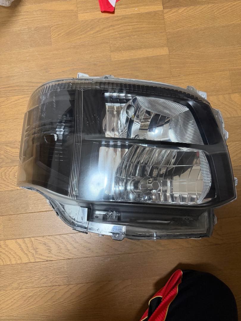 ハイエース　3型　純正ヘッドライト　インナー黒