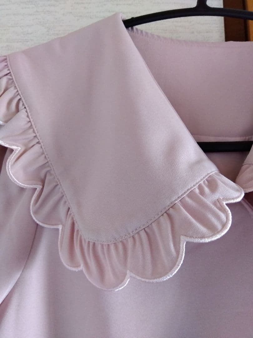 Fit more スカラップフリルカラーカシュクールブラウス