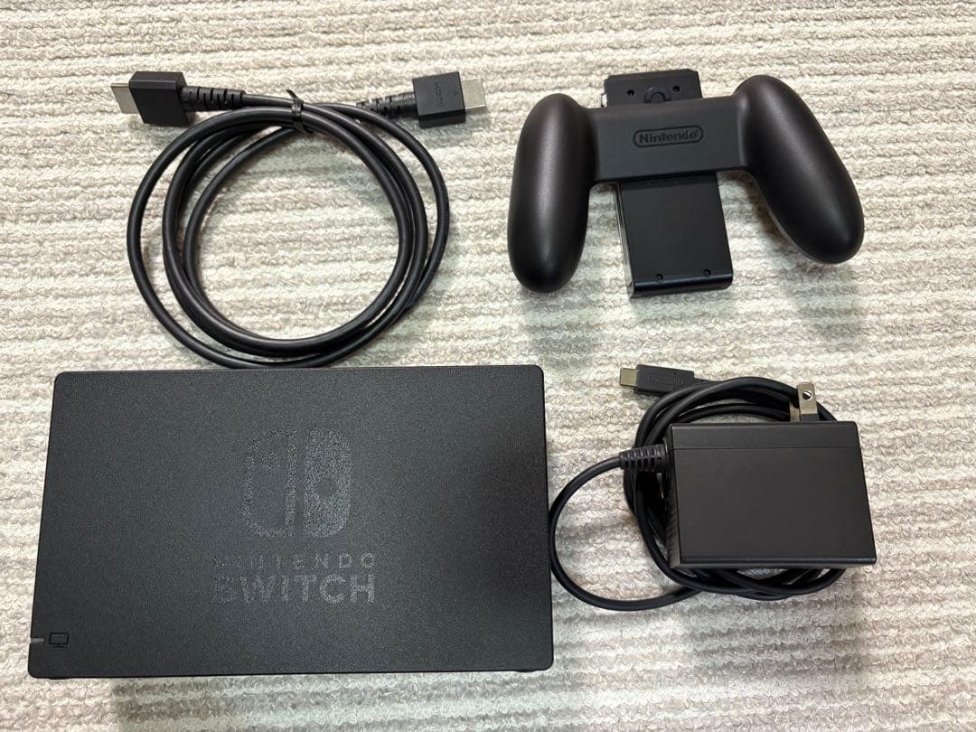 Nintendo Switch 本体、収納ケース付き