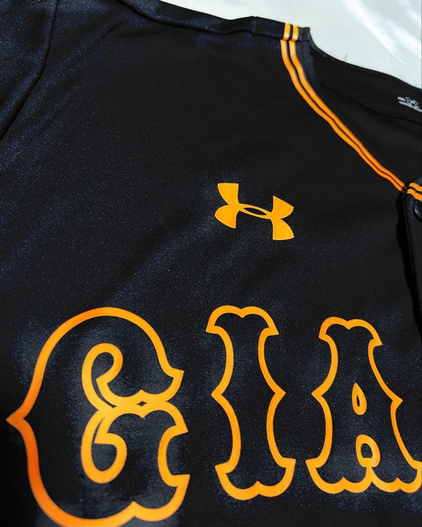 読売　ジャイアンツ　アンダーアーマー　ユニフォーム　泉口友汰選手　新品未使用品