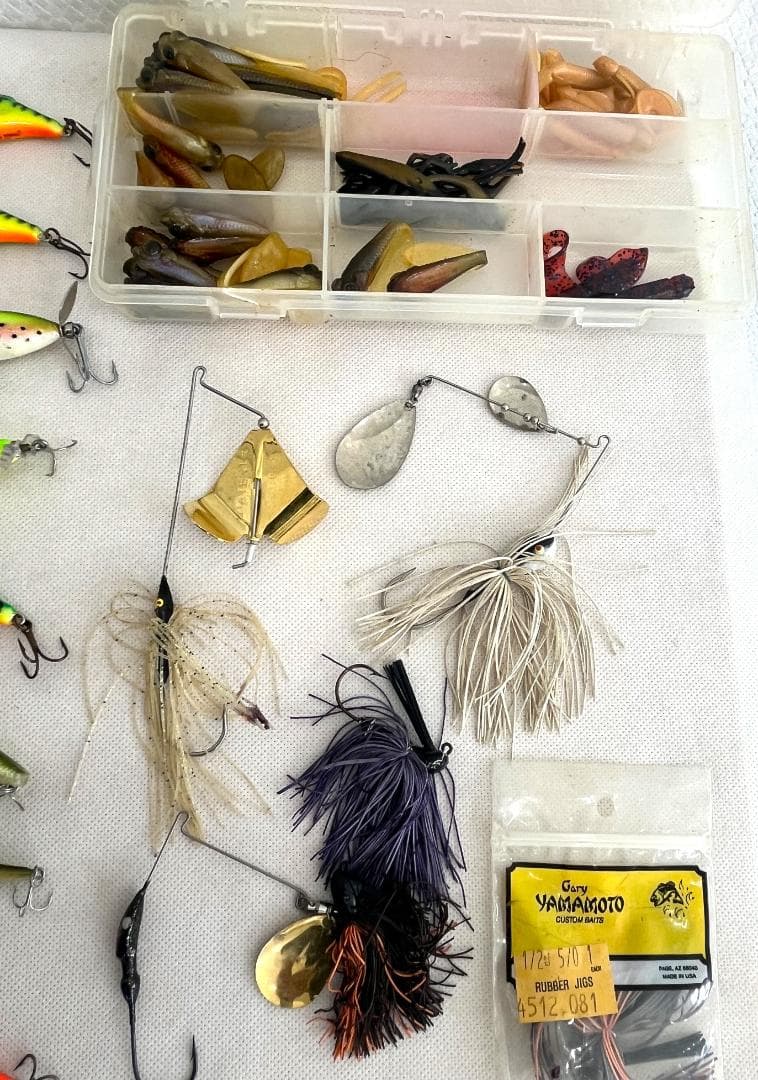 バス釣り ルアー大量まとめ売り 約40点 タックルボックス付 MEIHO
