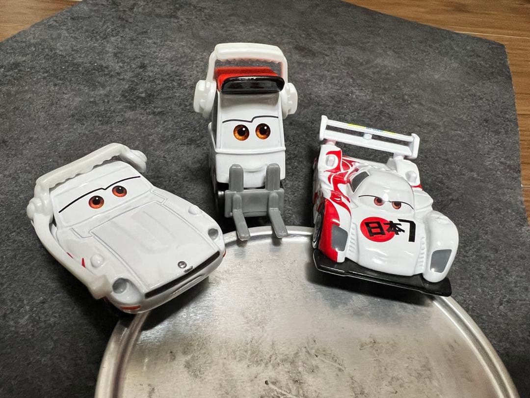 希少　美品　カーズ　トミカ　シュウトドロキ　ジャパンチーム　3台