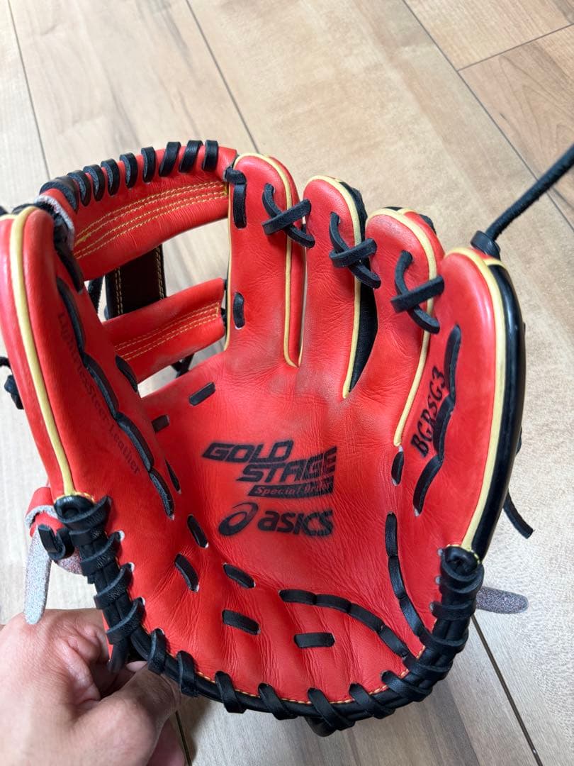 軟式野球グローブ アシックス　赤／黒
