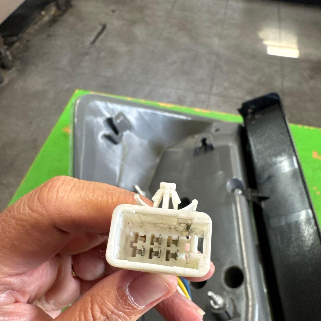 トヨタ　プリウス　30 後期　社外　テールランプ.ライト左右セット　ジャンク品