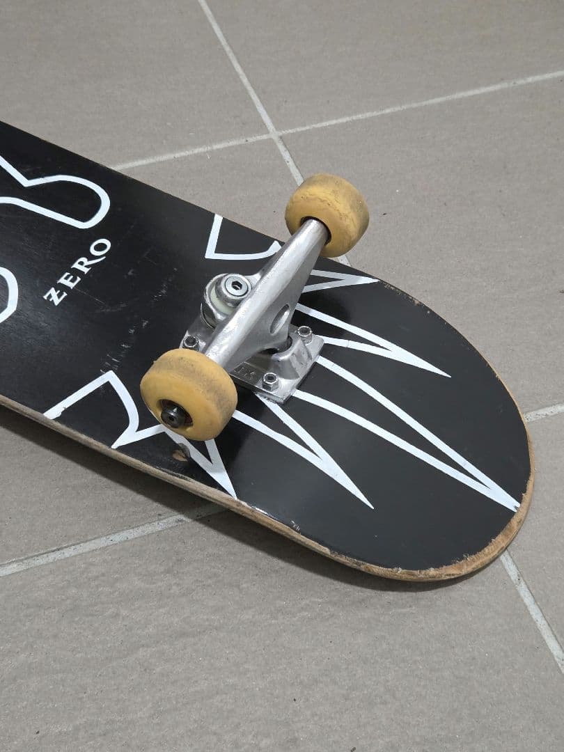 ZERO 7.75インチ スケートボード コンプリート