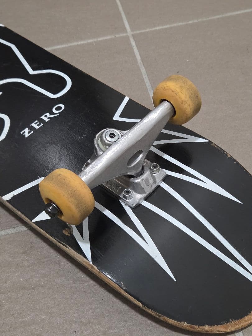 ZERO 7.75インチ スケートボード コンプリート