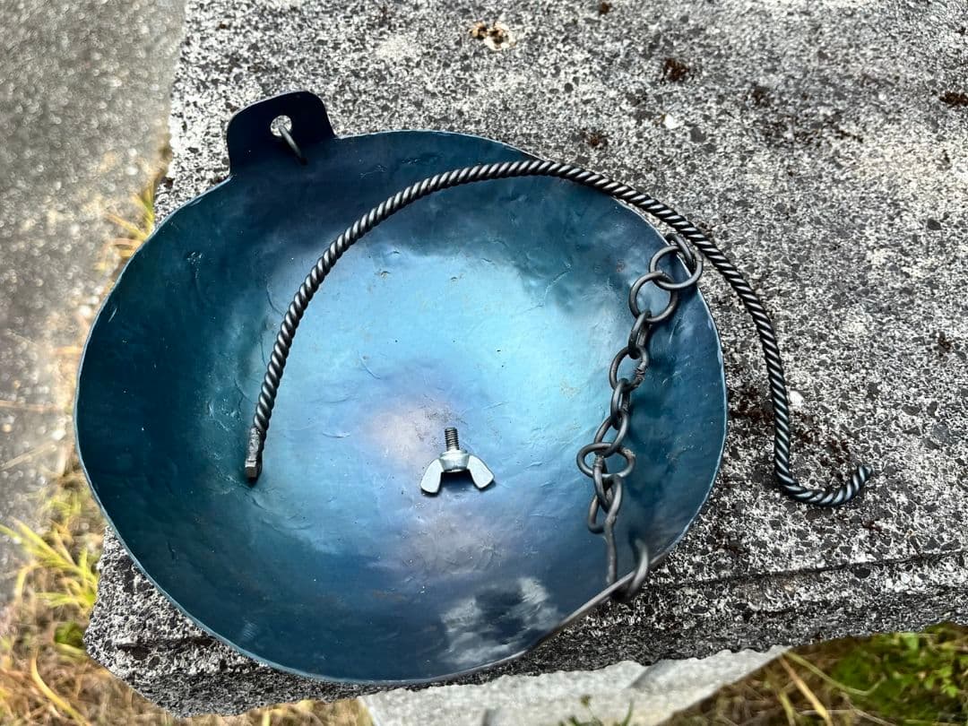 鉄なのに軽い！手作り一点物のいろり鍋。（チェーン付き）