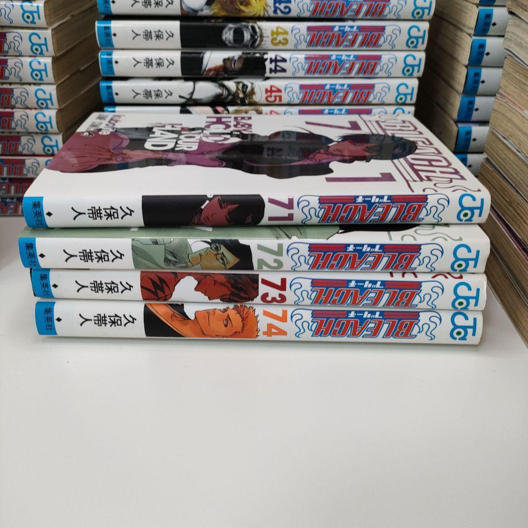 [送料無料] BLEACH 漫画全巻(1~74)+関連本1巻
