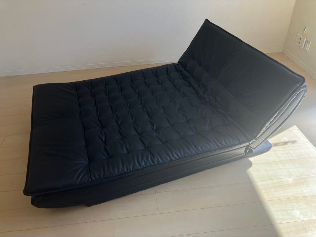 せりな3月13日迄！ブラック ソファベッド キルティングデザイン ニトリ
