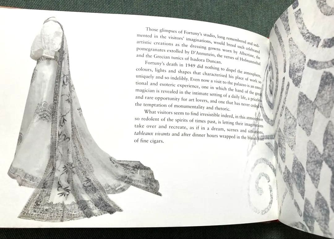 希少 アーティストIsabelle de Borchgrave 紙の世界 洋書