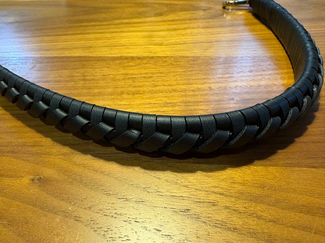 LOEWE レザーショートストラップハンドル ブラック