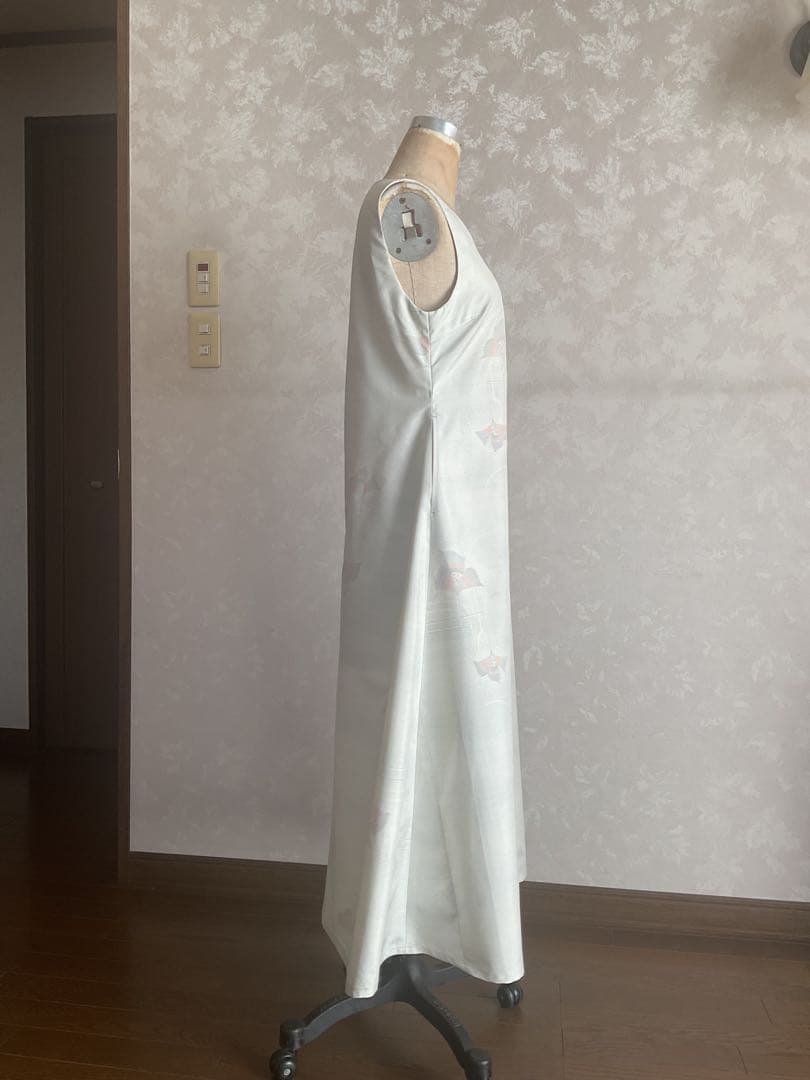 着物リメイクワンピース　　白大島からワンピース