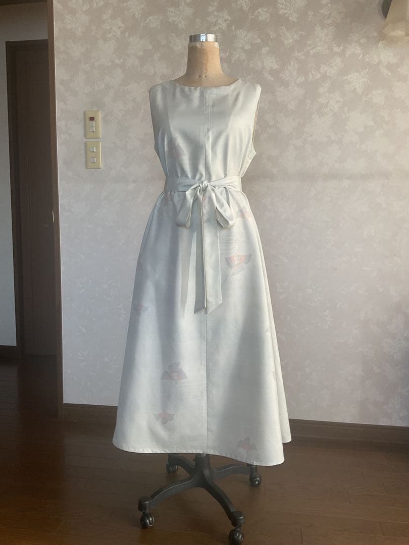 着物リメイクワンピース　　白大島からワンピース