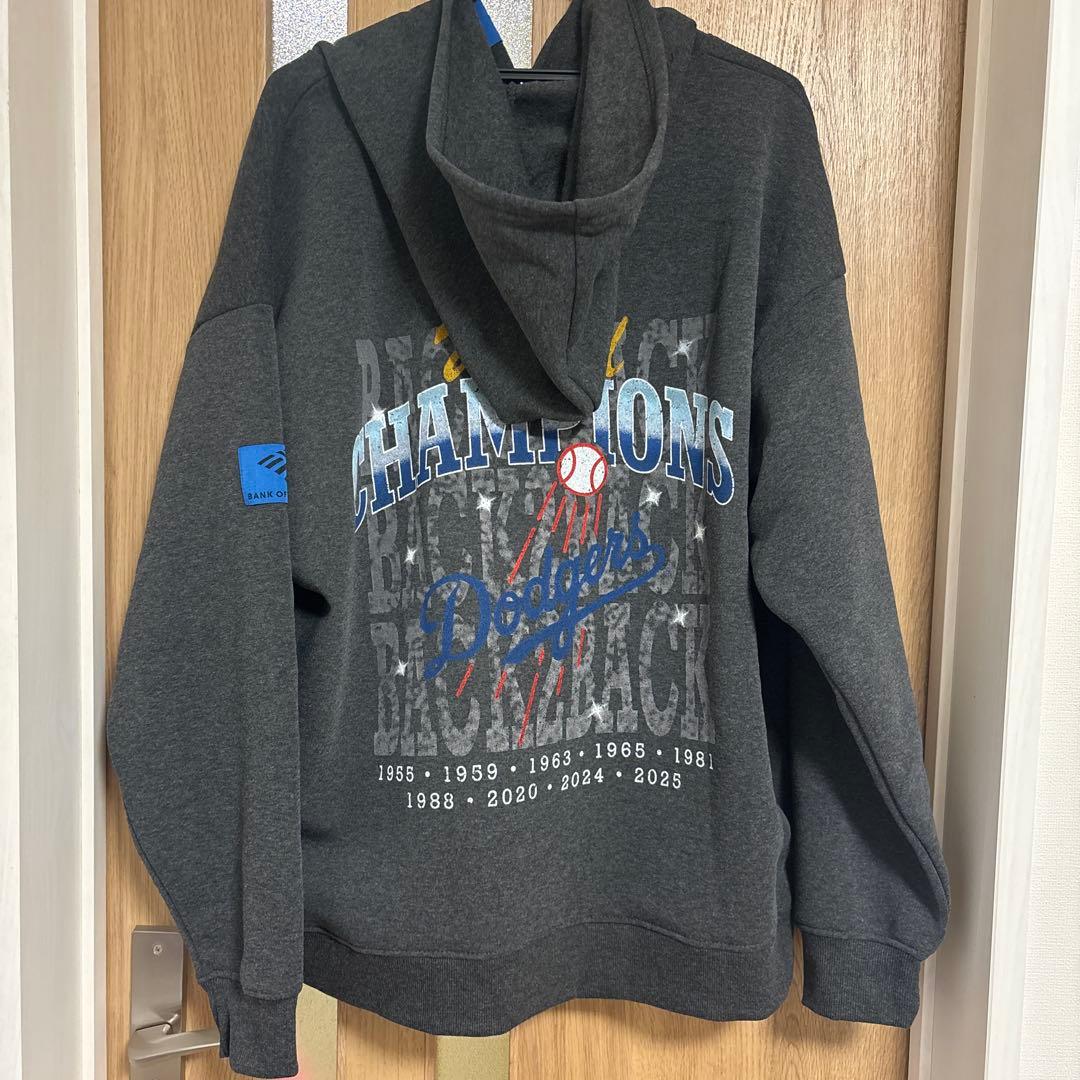 ドジャース・ワールドシリーズ優勝2連覇フーディー【スタジアム来場者限定品】 XL