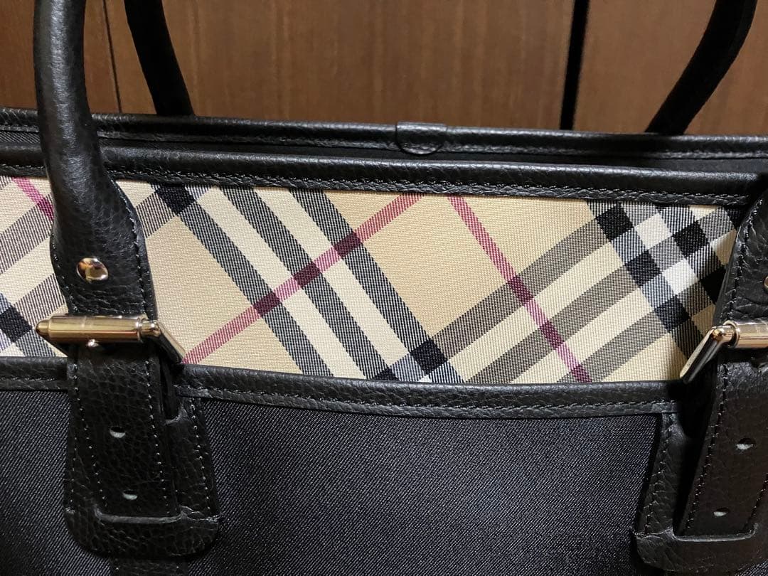 Burberry チェック黒 トートバッグ　YD 4351DJ 09
