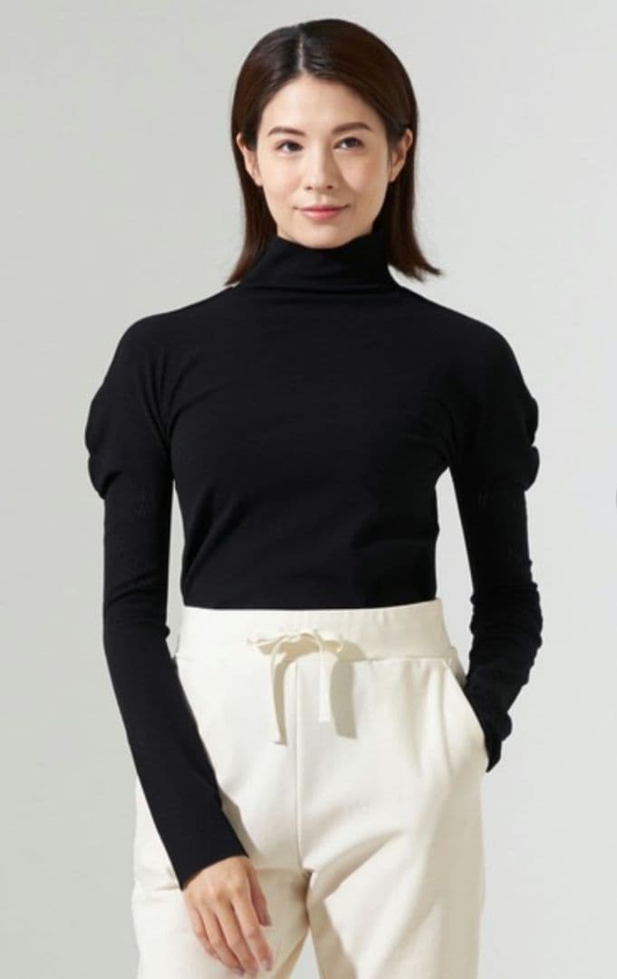 chacott ノーソーイングニット　フラワーモチーフハイネックニット　長袖　黒