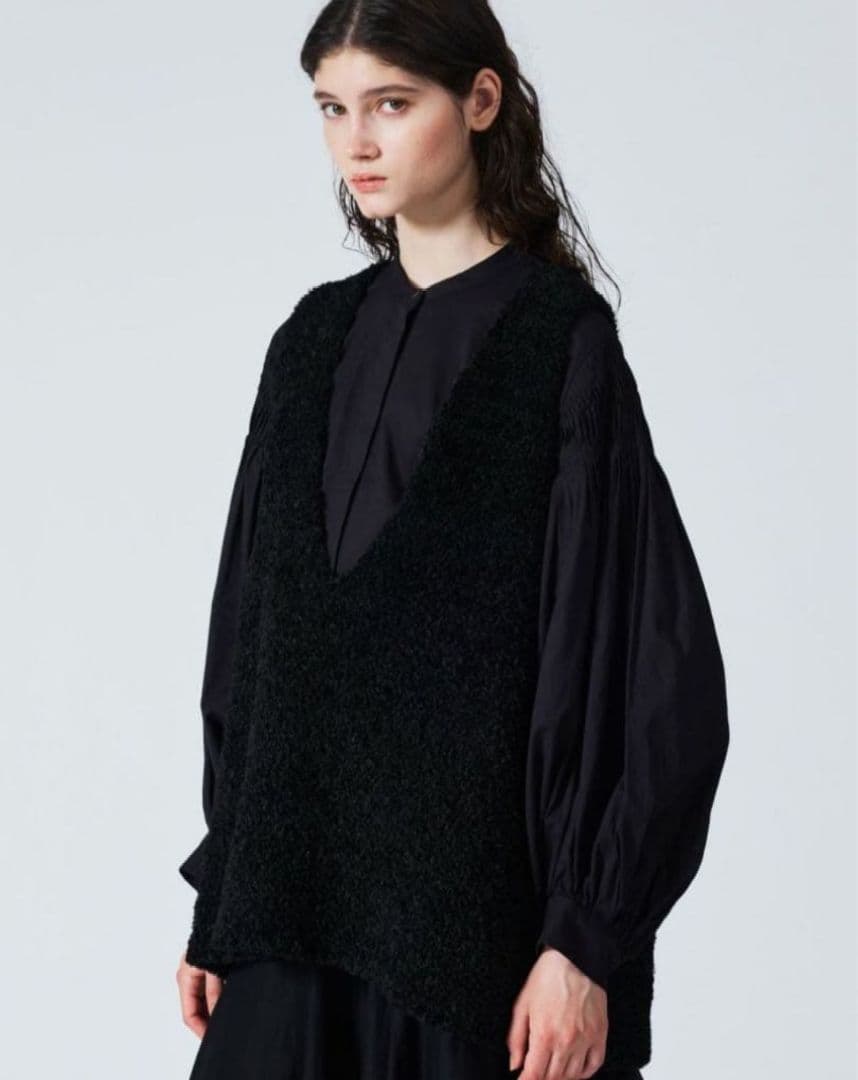 ミズイロインド　mizuiro ind へアリーVネックベスト　※タグ付き