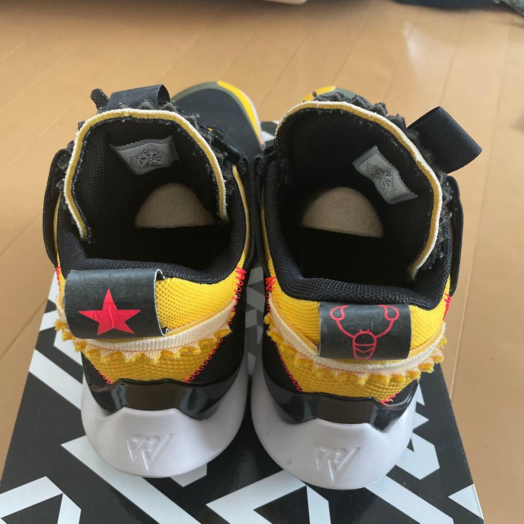 バスケットシューズ ブラック/イエロー/レッド