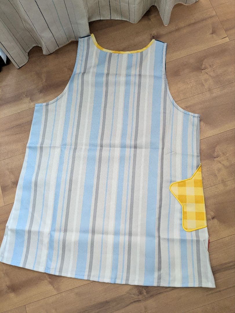 新品未使用　　フレーム館　アンパンマン　だだんだんエプロン