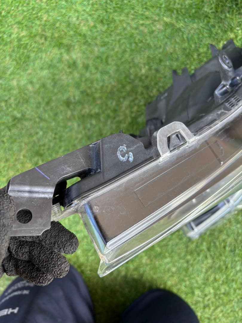 トヨタ ZVW50 プリウス 前期 右ヘッドライト LED