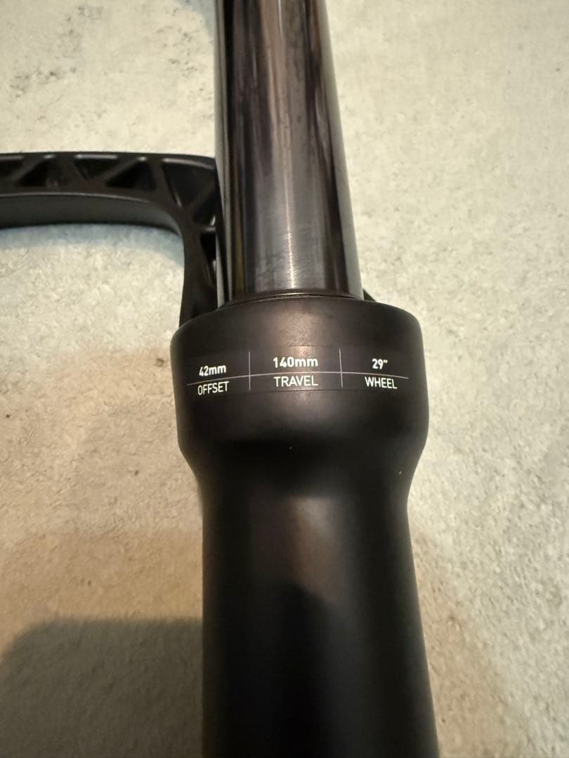 ROCKSHOX RECON 140mmトラベル 29er