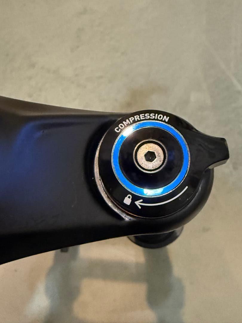 ROCKSHOX RECON 140mmトラベル 29er