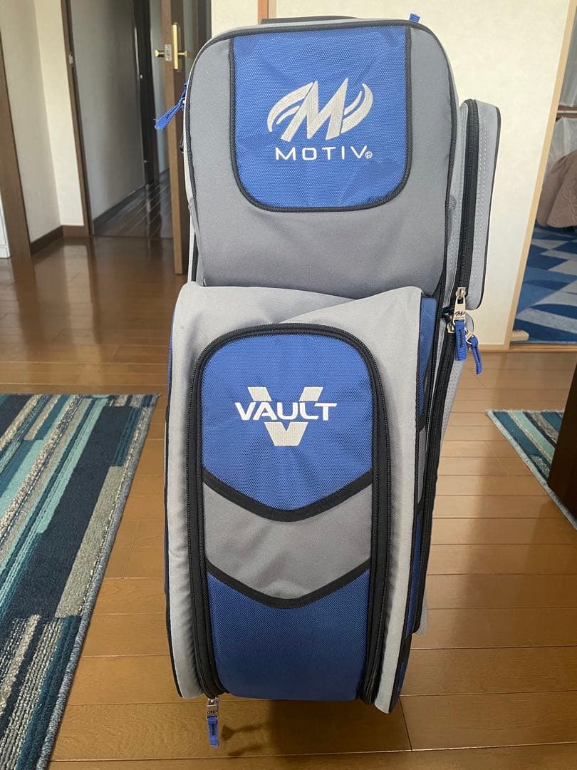 m*y様 【ボール付】MOTIV VAULT ボウリング用バッグ 3個用