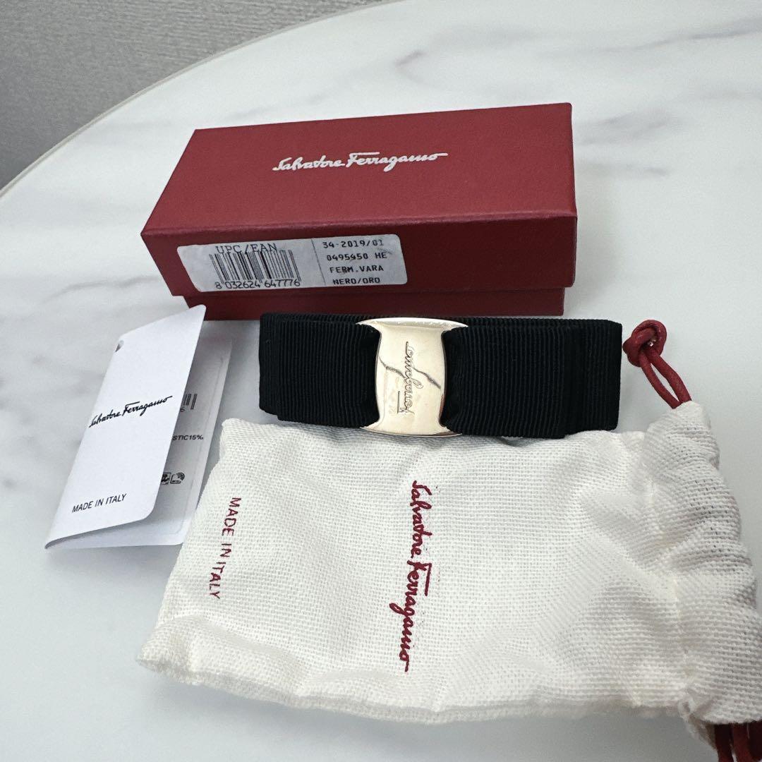 フェラガモ　バレッタ　ブラック