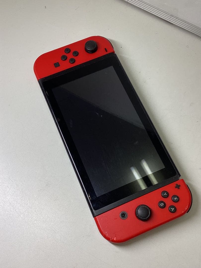 赤色 Nintendo Switch 本体　稼動品