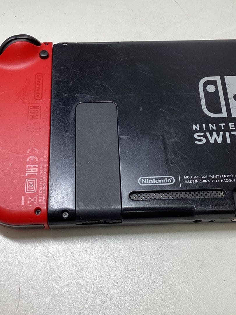 赤色 Nintendo Switch 本体　稼動品