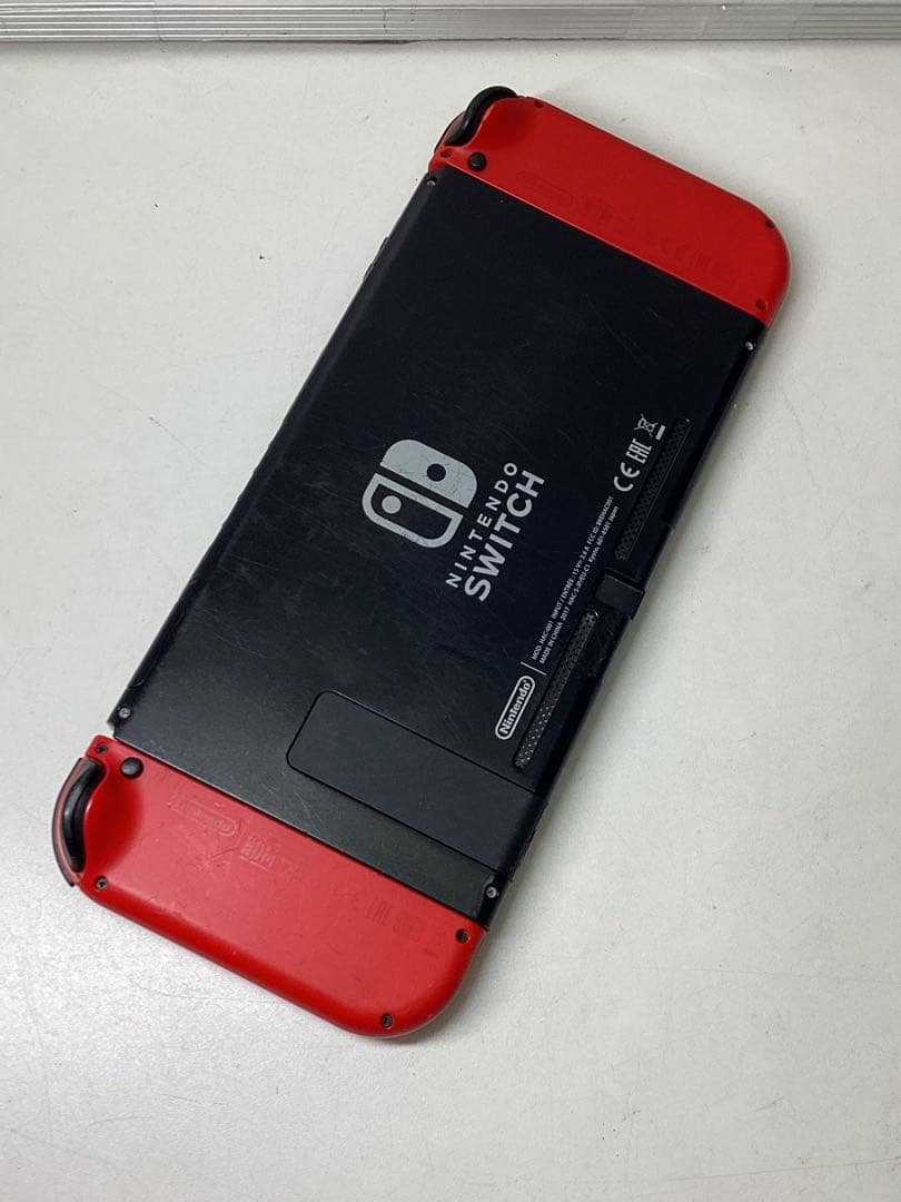 赤色 Nintendo Switch 本体　稼動品