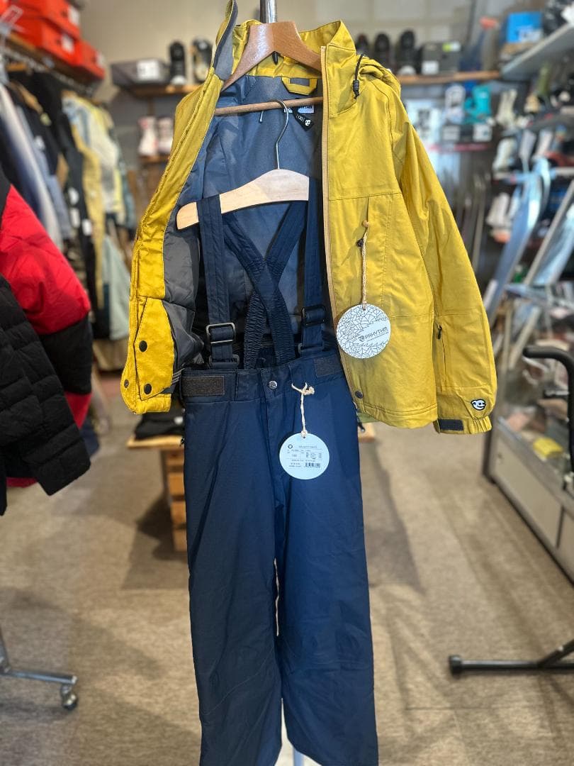 プリズム　P.RHYTHM　キッズウエアー上下　130cm 展示品特価