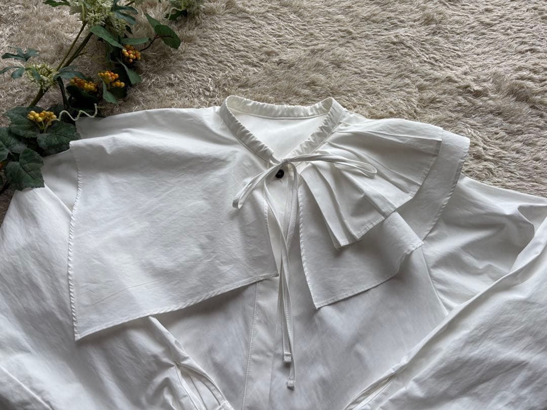 【美品】MACCATT マチャット　アシメビックカラーブラウス 《ホワイト》