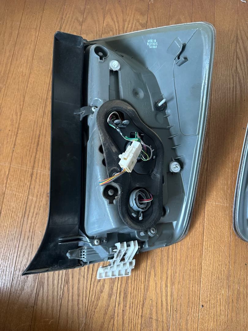 ZVW30 プリウス ブレーキランプ