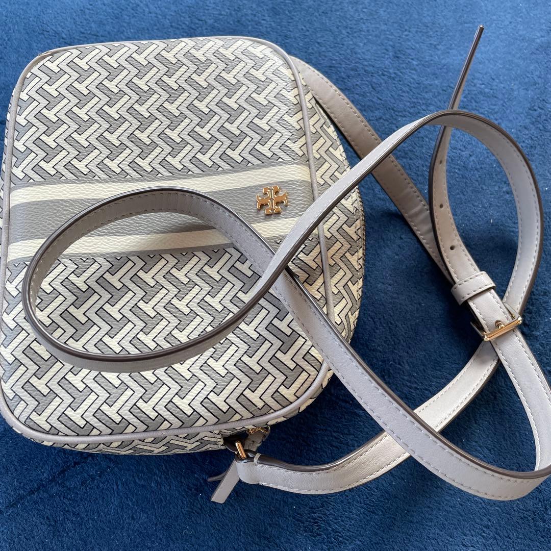 トリーバーチショルダーバッグ ホワイトグレー