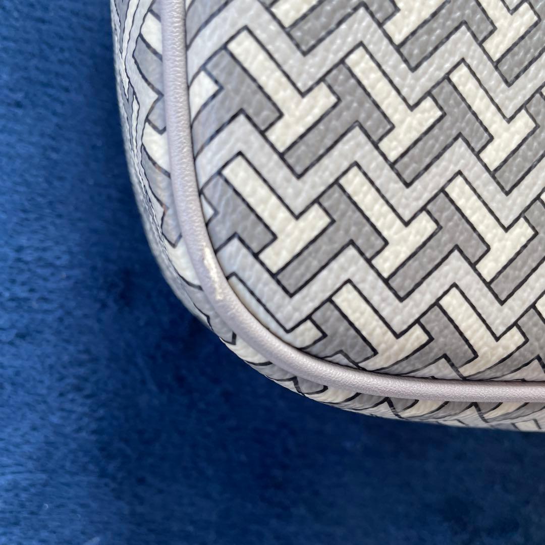 トリーバーチショルダーバッグ ホワイトグレー