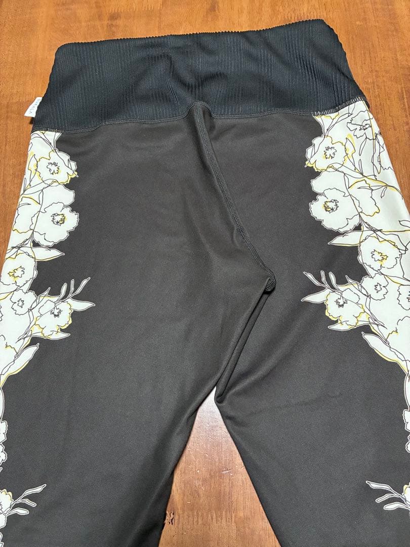 【SUKALA】ドローイングフラワーパネルレギンス Lサイズ