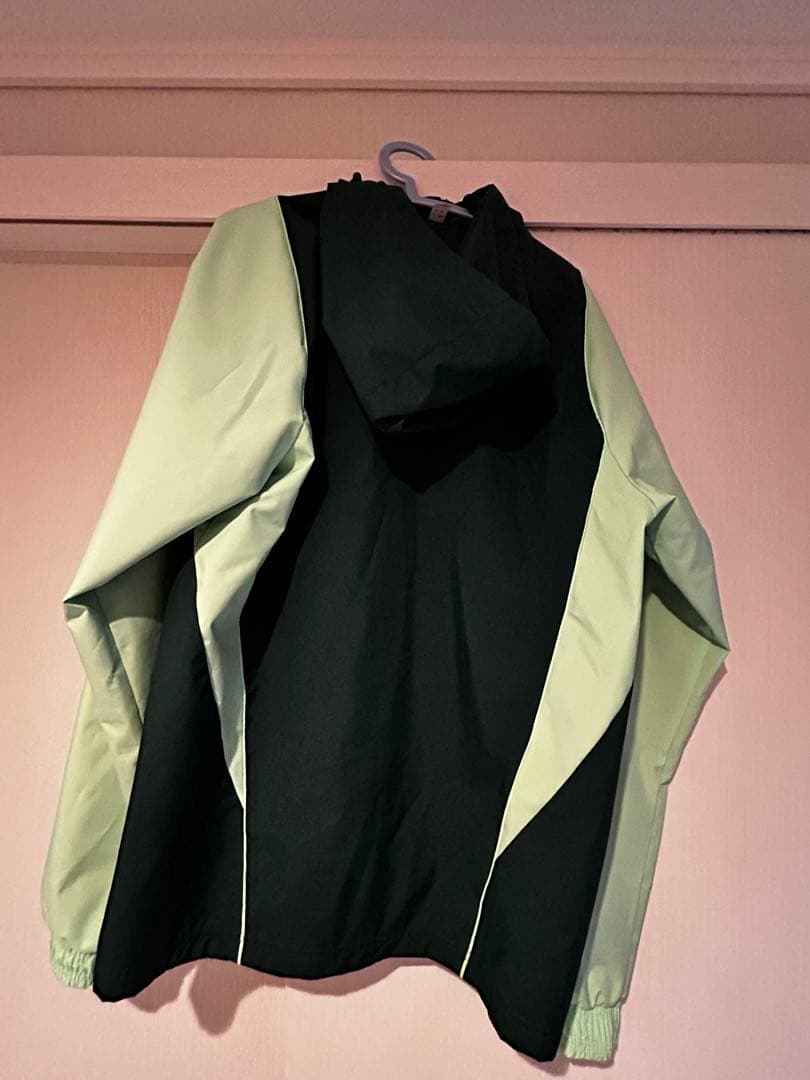 [未使用に近い]adidas ウインドブレーカー