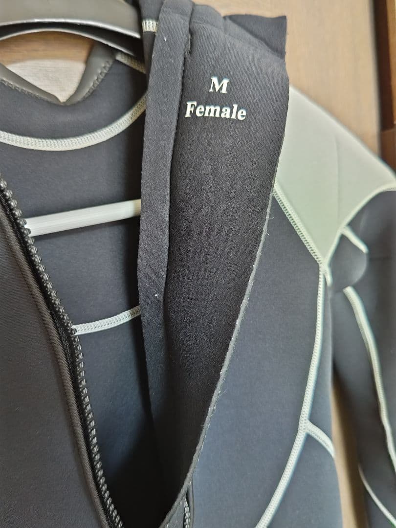 人気のHele i Waho 3mmレディースMサイズ ウェットスーツ(フル)