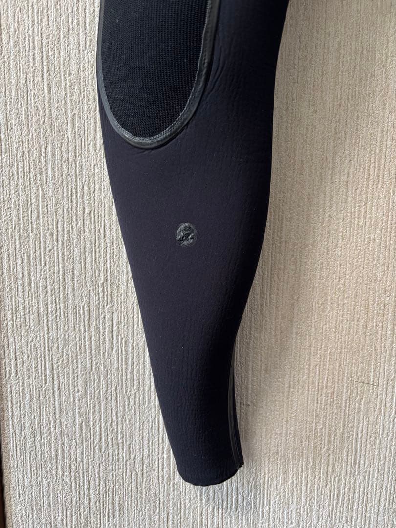 【送料込み】ADELIO セミドライ 5/4ミリ フード×裏起毛