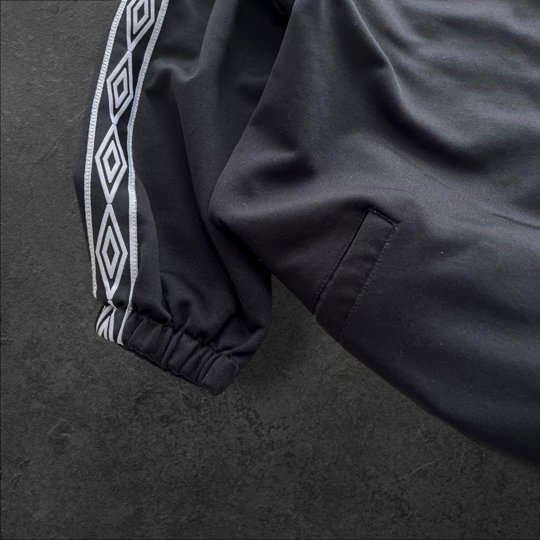 00s umbro チェルシー　短丈　トラックジャケット　黒　L 刺繍
