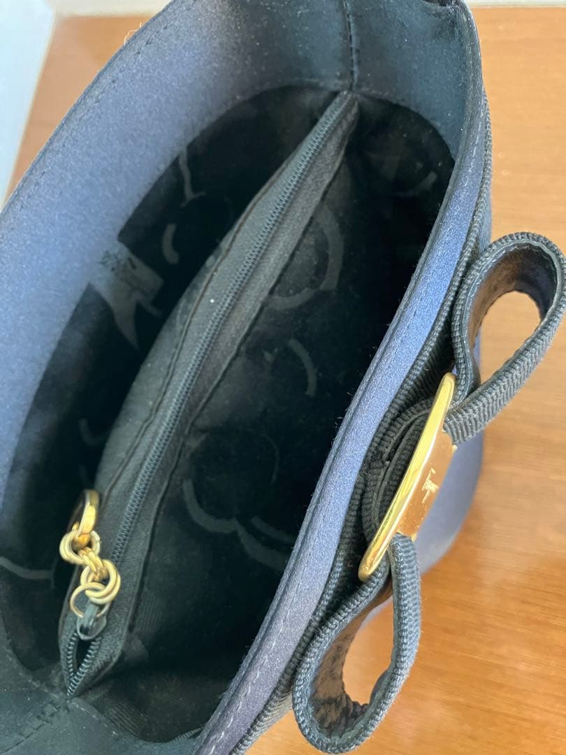 Ferragamo フェラガモ ★ ヴァラ ハンドバッグ バケツ型