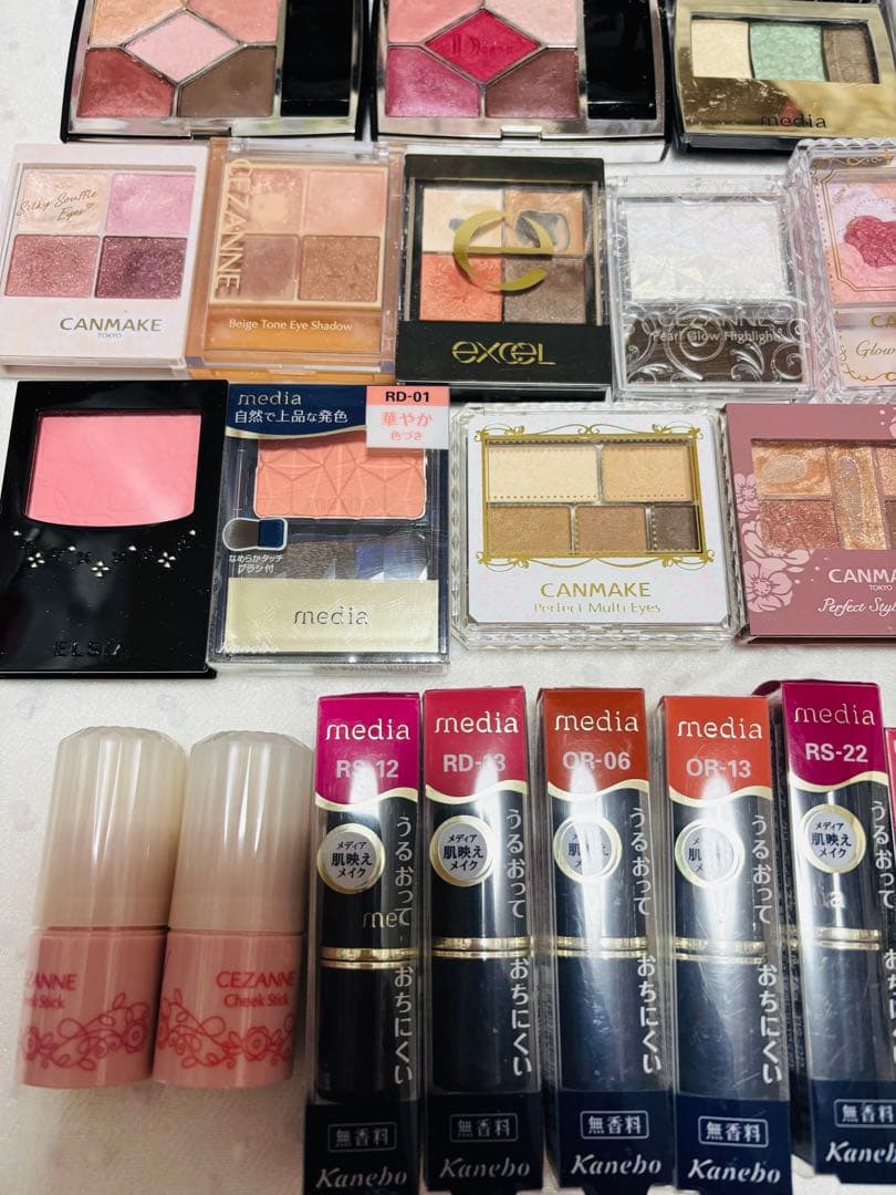 エ*ナ様 【コスメまとめ売り】ベース、アイシャドウ、ルージュ他 色々〜 43点