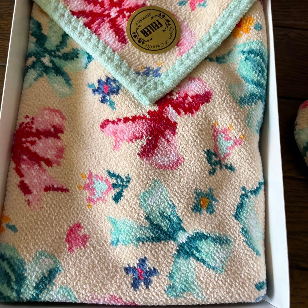 FEILER ハンドタオルとハンカチ