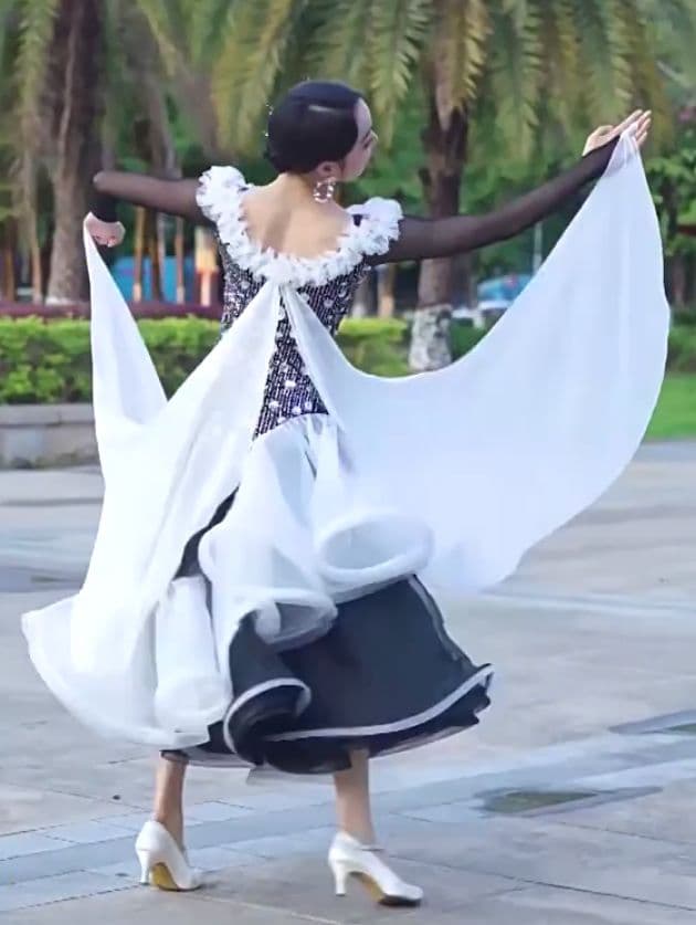 社交ダンスドレス　モダンドレス フリル パーティー オーダーメイド 2色