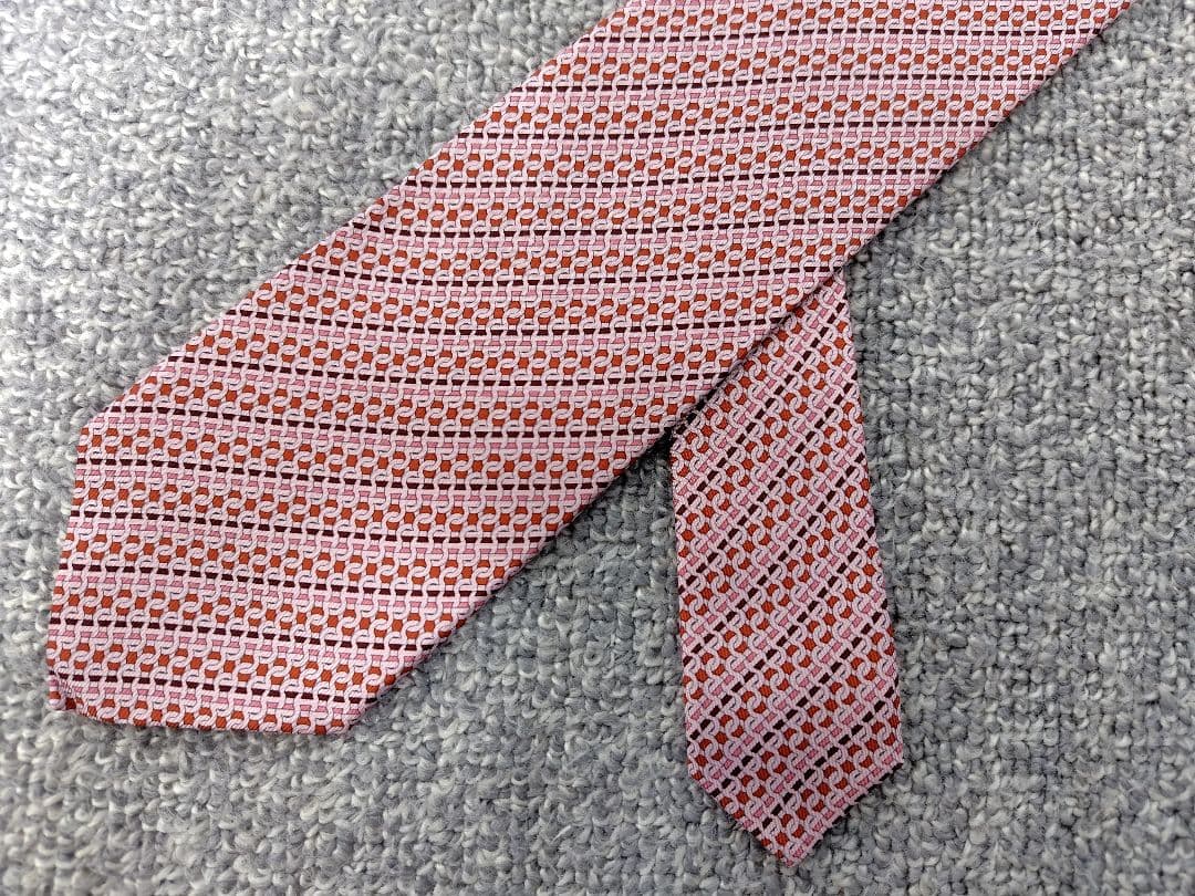 新品未使用 FERRAGAMO フェラガモ ネクタイ ピンク シルク 箱、リボン