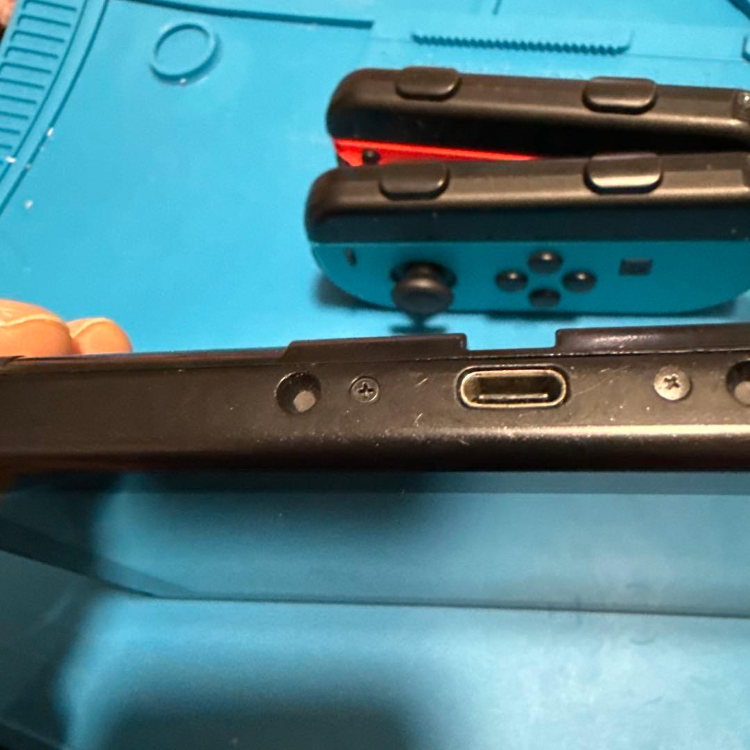 Nintendo Switch 本体 ネオンレッドネオンブルーストラップ充電付