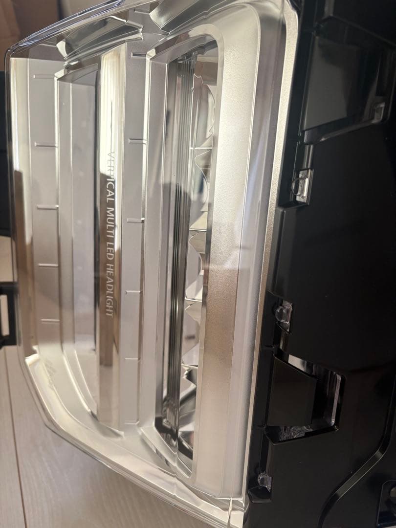 CV1W デリカ:D5 左ヘッドライト